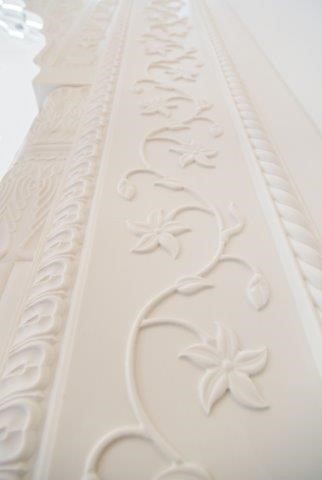 Floral motifs made from natural stone and wall cladding with patterns in Corian<sup>®</sup> Glacier White; interior project Mr. P. J. Singh from Singh Modelers; photo Corian<sup>®</sup>, all right reserved.