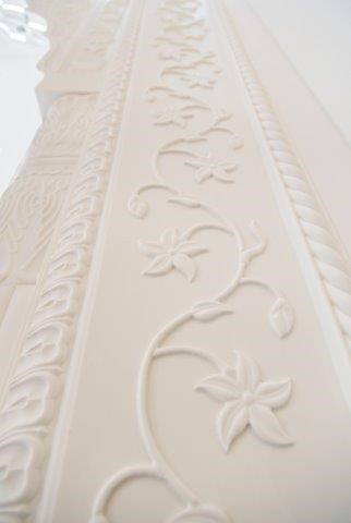 Floral motifs made from natural stone and wall cladding with patterns in Corian<sup>®</sup> Glacier White; interior project Mr. P. J. Singh from Singh Modelers; photo Corian<sup>®</sup>, all right reserved.