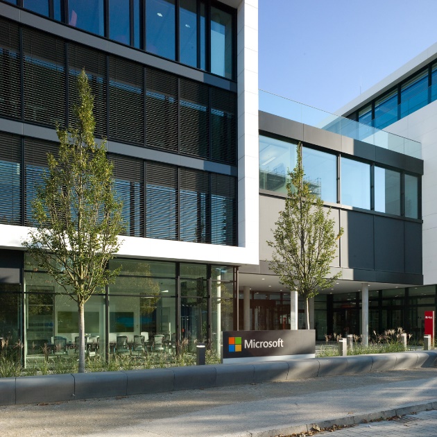 The Microsoft Germany headquarters in Parkstadt Schwabing in the north of Munich. The buildingIs enveloped in Corian<sup>®</sup> design surface and features an unusual depth when illuminated by the sun. Design: GSP Architekten Munich, Facade: HAGA Metallbau GmbH, Fabrication of Corian<sup>®</sup>: Hasenkopf GmbH. Photos: Andreas Frisch, GSP Architekten, all rights reserved.